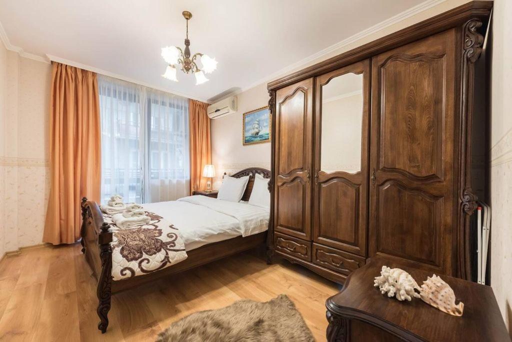 Vazov Residence , Two Bedroom Top Centre Apartment Варна Екстериор снимка