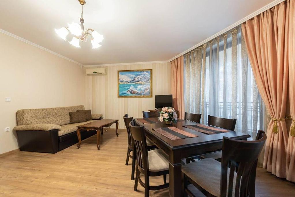 Vazov Residence , Two Bedroom Top Centre Apartment Варна Екстериор снимка