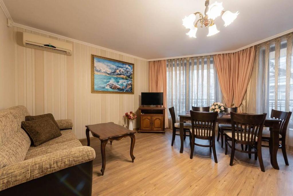 Vazov Residence , Two Bedroom Top Centre Apartment Варна Екстериор снимка