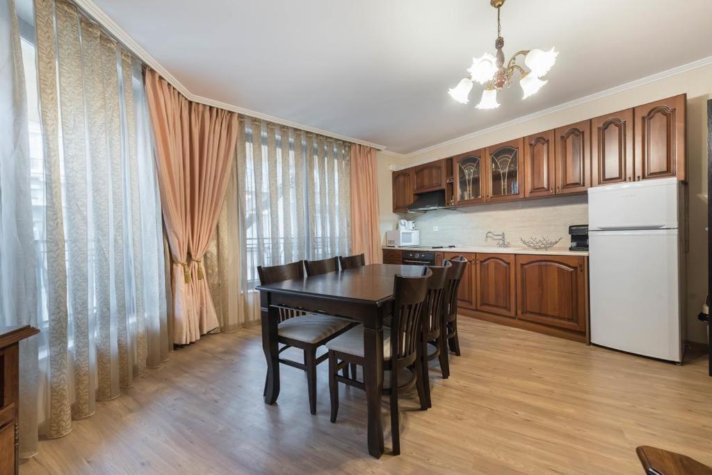 Vazov Residence , Two Bedroom Top Centre Apartment Варна Екстериор снимка