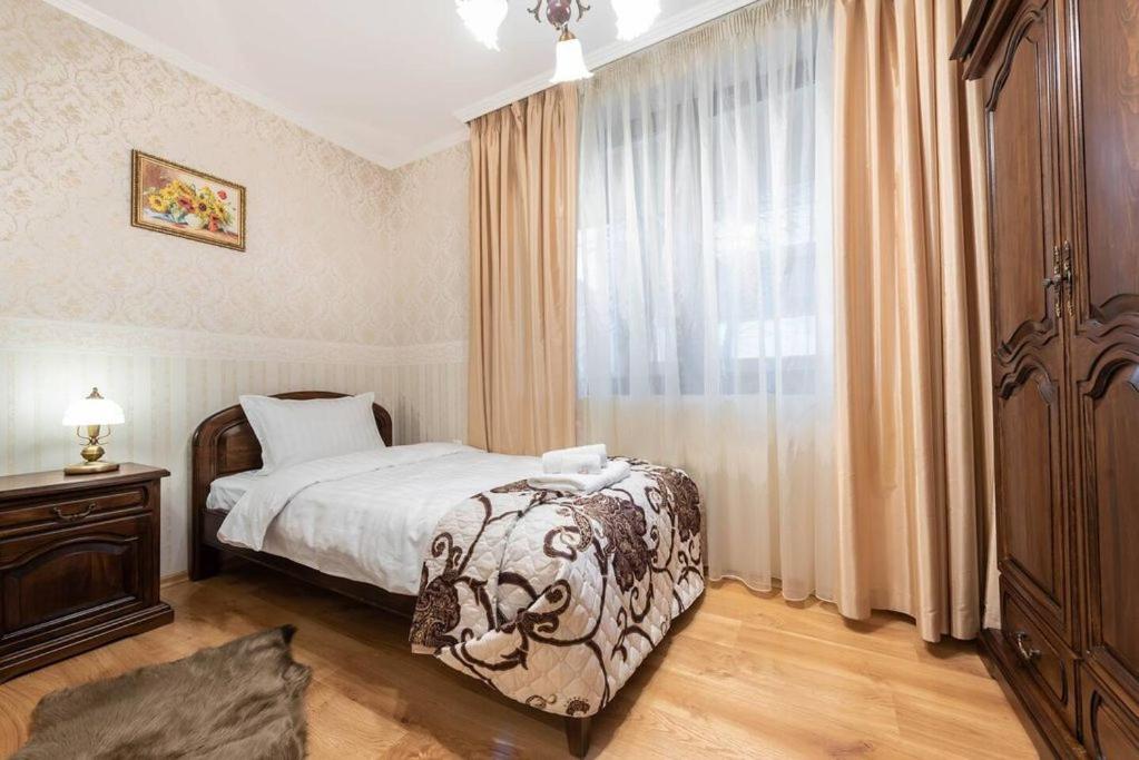 Vazov Residence , Two Bedroom Top Centre Apartment Варна Екстериор снимка